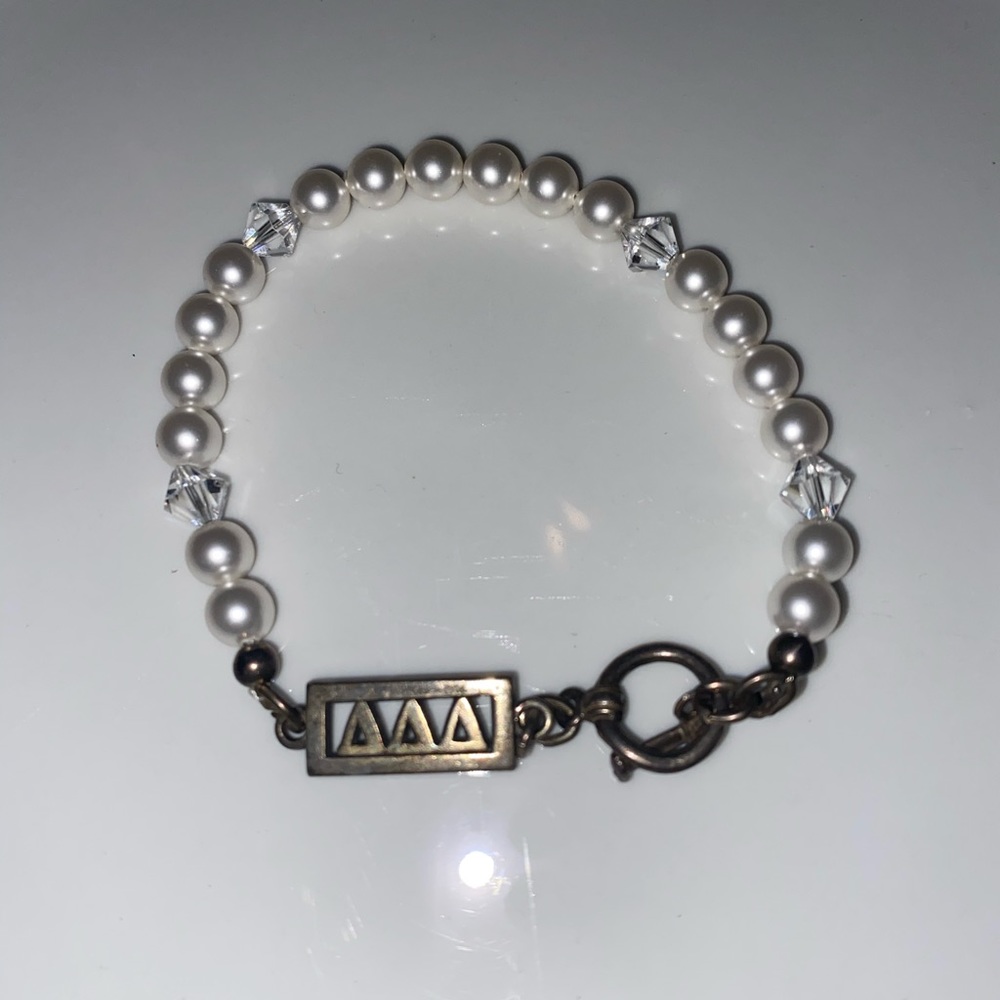 TRIDELTA pearl bracelet!!!!!!